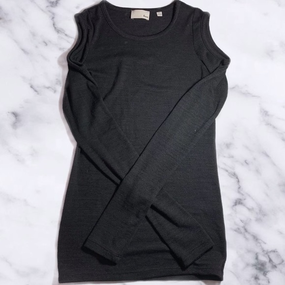 Aritzia Wilfred BLACK Cold-shoulder Sweater - Picture 2 of 6